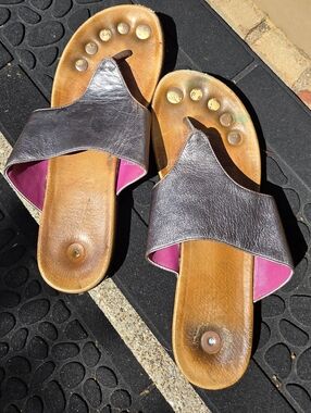 Juil Silver Thong Sandals, Leather, 9